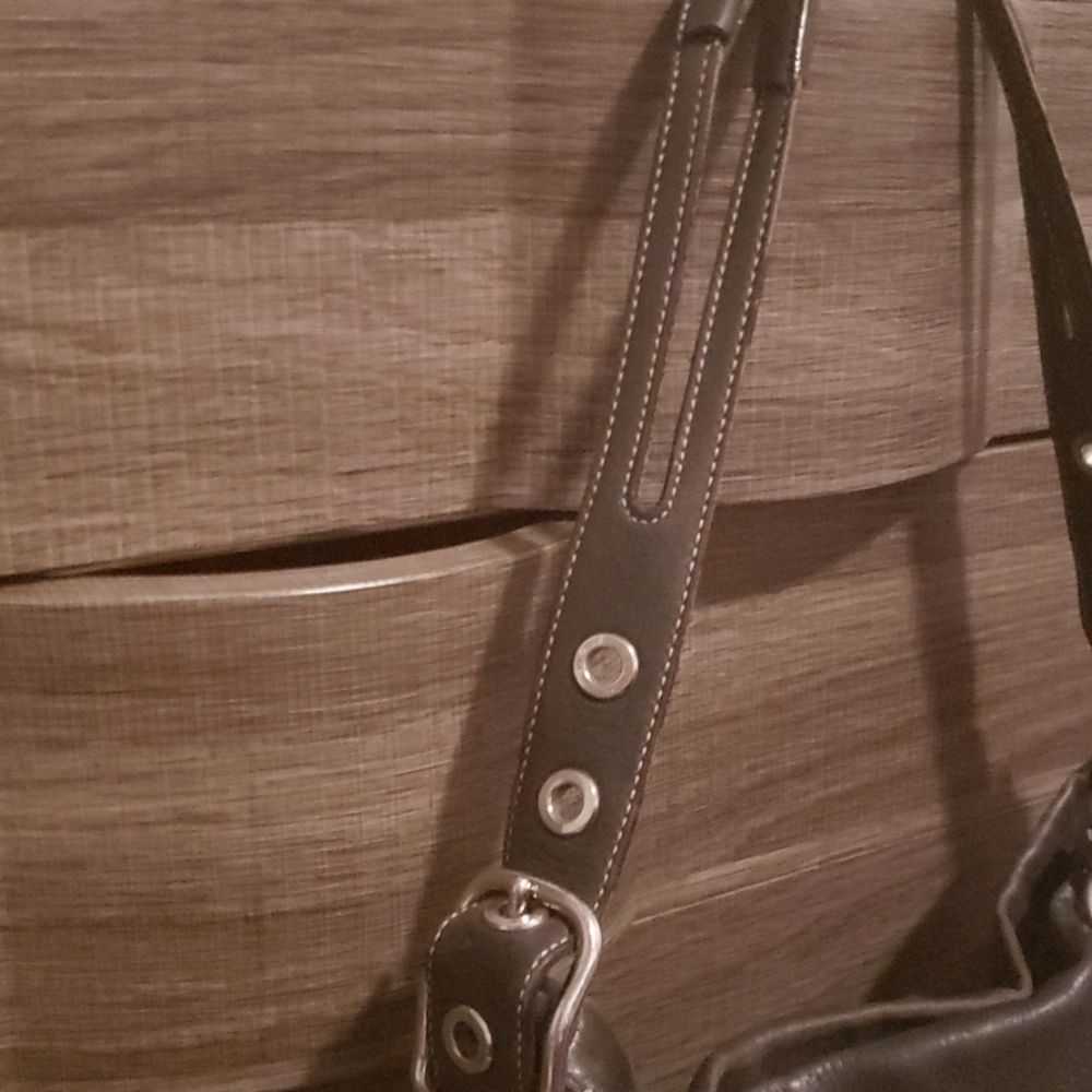 Coach - Picture 3 of 5